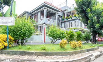 Spot on 3961 Fico's Residence Syariah