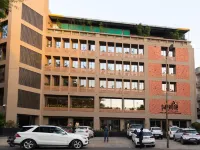 Hotel Page One Các khách sạn gần Học viện quản lý IIM