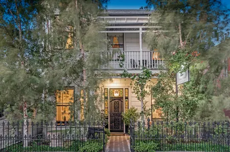 Captains Retreat Apartments and Cottages Отели рядом с достопримечательностью «Уильямстаун бич»