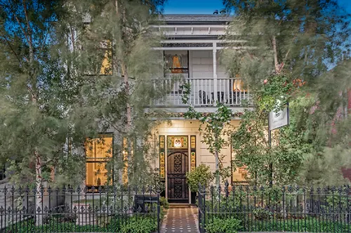 Captains Retreat Apartments and Cottages