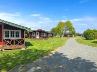 Mälarhusen Semesterby Österlen - Stugor & Gårdssviter Các khách sạn ở Borrby