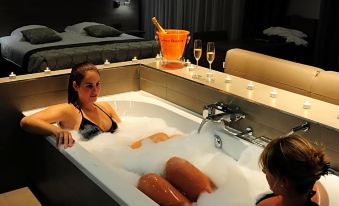 Casino Hotel - Housity