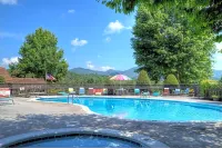 Highland Manor Inn - Pools