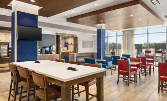 Holiday Inn Express & Suites Ukiah