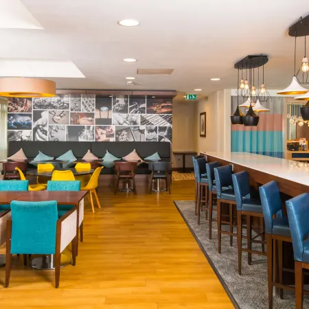 Hampton by Hilton Birmingham Jewellery Quarter Отели рядом с достопримечательностью «Железнодорожный вокзал Уиттона»