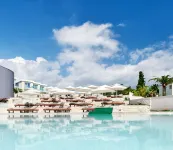 Alexandra Elegance Bridging Generations - piscina