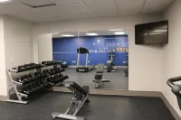 Holiday Inn Express & Suites MARQUETTE by IHG - Gym