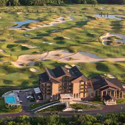 Superior Golf & Spa Resort Hotel Exterior