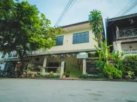 Y Not Laos Hostel Hotels near Sisavangvong Road