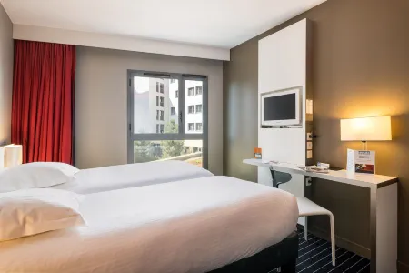 Résidence Ôtelia Affaires & Bien-être Отели рядом с достопримечательностью «Университет Люмьер Лион 2 - Кампус Берж дю Рона»