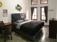 Muslim 1 Guest House Hotels in Regol