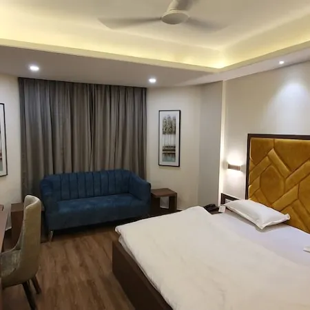 Hotel Ajanta Palace Отели в г. Ратлам