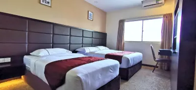 Hotel Holiday Karimun Hotels near Kawi Toko