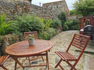 Pathways Holiday Cottage a Delightful 18th Century Stone Cottage in Derbyshire