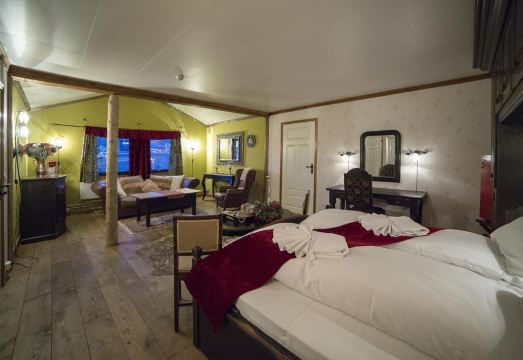 2. 마리-앤스 폴라..