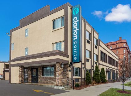 Clarion Pointe Downtown