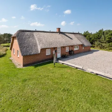 "Aane" - 1.8km from the Sea