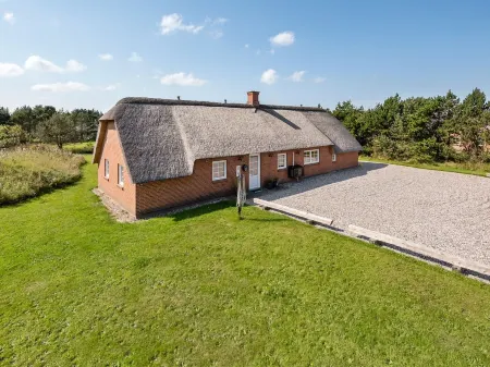 "Aane" - 1.8km from the Sea