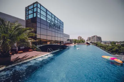 Seven Visions Resort and Places, the Dvin Hotel a 