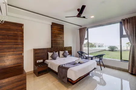 Hotel Royal Orbit Отели в г. Панчгани