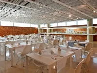 佩德羅尼拉女王酒店 鄰近羅姆瑞達球場（La Romareda）的酒店