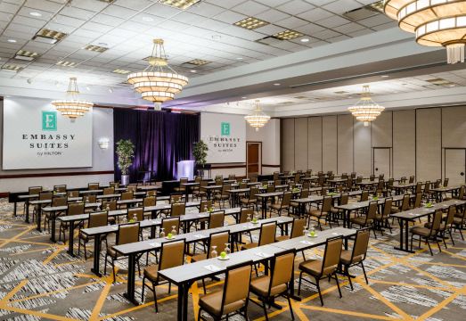 엠버시 스위트 바이 힐튼 조식 공간