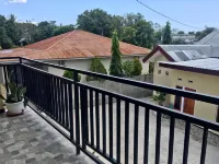 Lope Homestay Hotels in Matawai