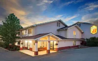 Super 8 by Wyndham Newburgh/West Point Near Stewart Airport - Motels