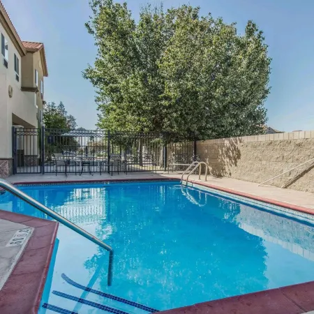 Comfort Suites Bakersfield
