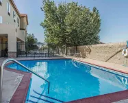 Comfort Suites Bakersfield - Pools