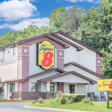 Super 8 by Wyndham Roanoke VA Отели в г. Катоба