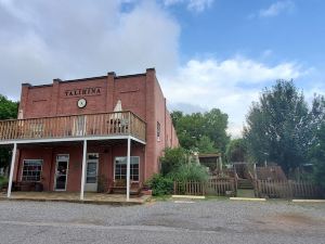 Hootie Creek Guest House