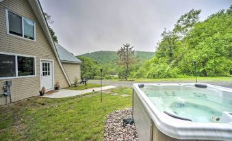 A-Frame Cabin w/ Hot Tub: 5 Mi to Waterford!