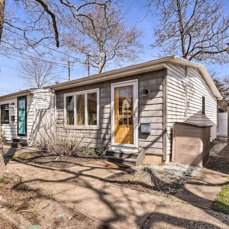 Bright Belmar Cottage < Half Mi to Boardwalk!