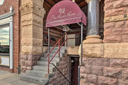 Pet-Friendly Apt Walk to Missouri River!