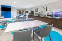 Microtel Inn & Suites by Wyndham Austin Airport - breakfast