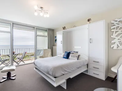 Les Trois Iles Hotels near Gare de Quiberon