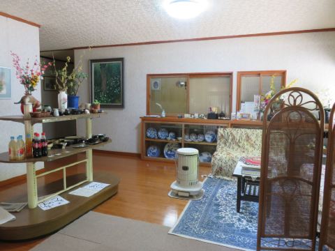 Tokusa - Hotspring Ryokan in Forested Mountain Stream