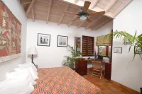 The Carib House 5 Bedrooms and Pool Close to Beach