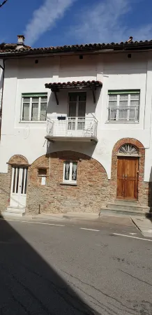 Casa di Collina Nelle Langhe Typical Country House Отели в г. Belvedere Langhe