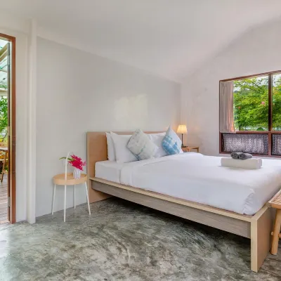 เดอะ ลิตเติ้ล ไวท์ เบิร์ด ทราเวลเลอร์ โฮสเทล โรงแรมใกล้หาดอ่าวพร้าว