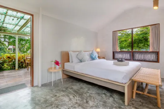 The Little White Bird Traveller Hostel Hotels in Koh Kood