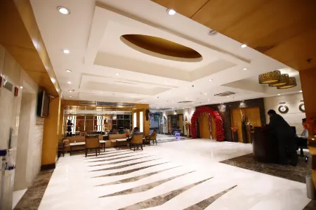 Surya Grand Отели рядом с достопримечательностью «NIMS Institute»