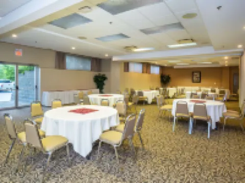 Comfort Inn & Suites Hotels in Salmon Arm