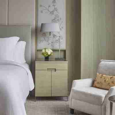 Four Seasons Hotel Toronto at Yorkville Rooms