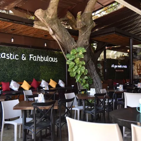 Siesta Fiesta Hotel – 5th Avenue