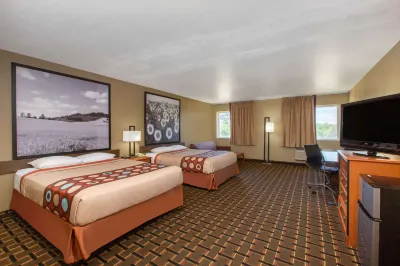 Super 8 by Wyndham Ottawa Hotel in zona Forest Park