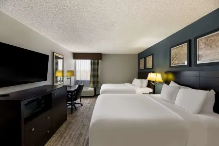 Clarion Hotel San Angelo Near Convention Center Отели рядом с достопримечательностью «Мемориальный парк Джейм Падрон»