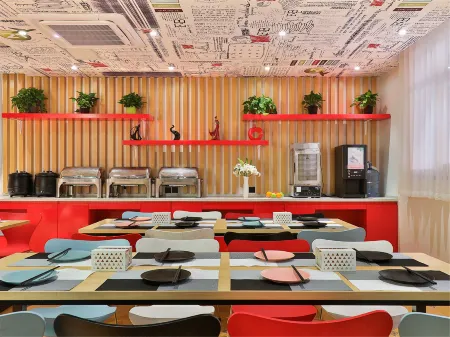 Ibis Hotel (Beijing Changping Subway Station) Отели рядом с достопримечательностью «Tank Museum»