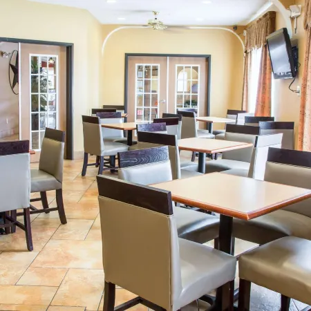 Comfort Suites SeaWorld - Lackland AFB